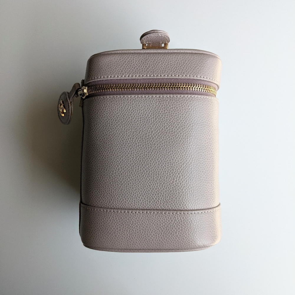 SOLD. Chanel Vintage Vanity Case - Picture 4 of 16